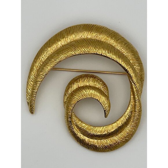 Vintage Gold Tone Brooch Circle Feathers Leaf 2" - Picture 1 of 6